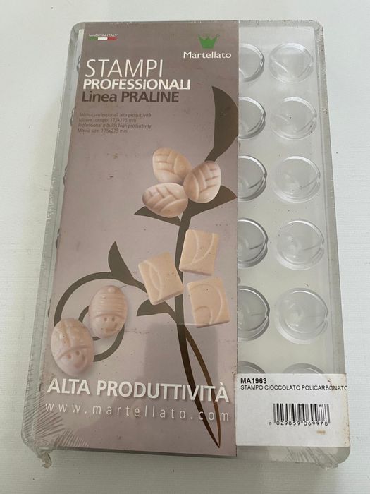 Plastic and Silicone Baking Molds445254389581096965