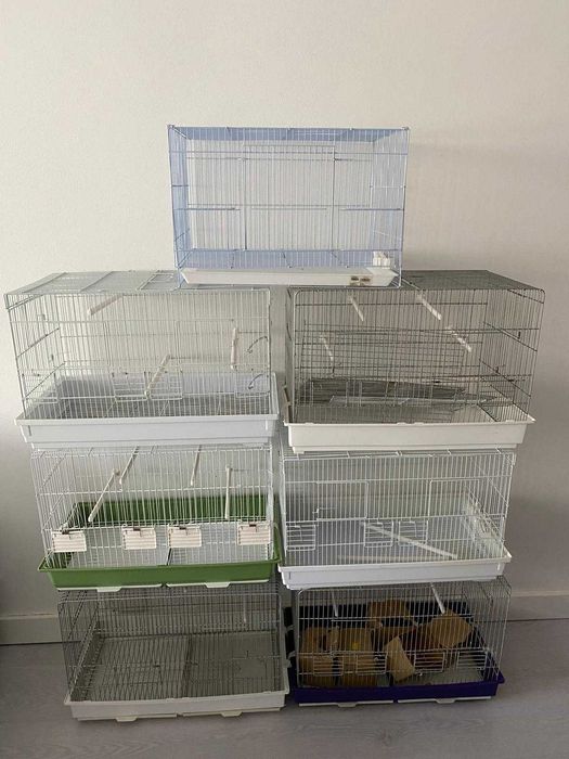 Vendo gaiolas, viveiros, ninhos, comedouros, bebedouros e poleiros de pássaros