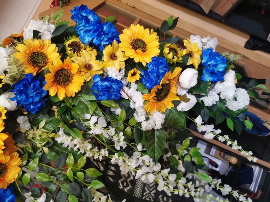 Цветочная гирлянда, арка,президиум ,фотозона ,декор фасада