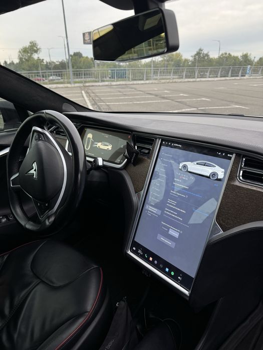 Tesla Model S P85