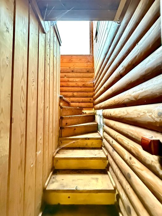 Розплідник «Енейко» з житловим будинком та ділянкою 0.72 га з озером