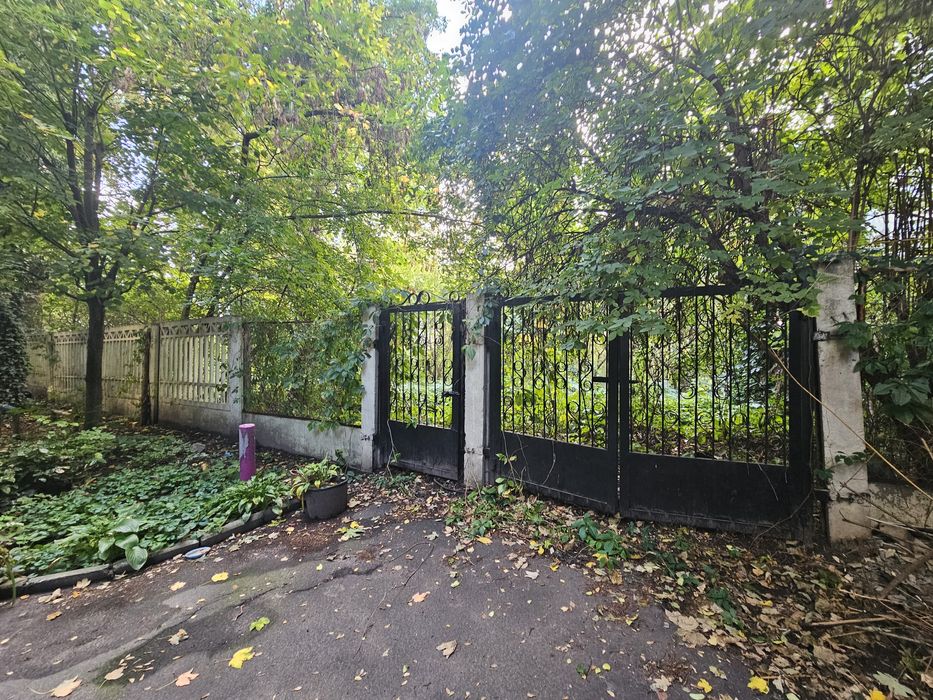 Продам ділянку(15 соток)у власності. Під забудову на Ярославів вал 17