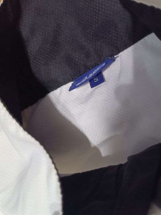 Цікава ветровка Asics з утяжками