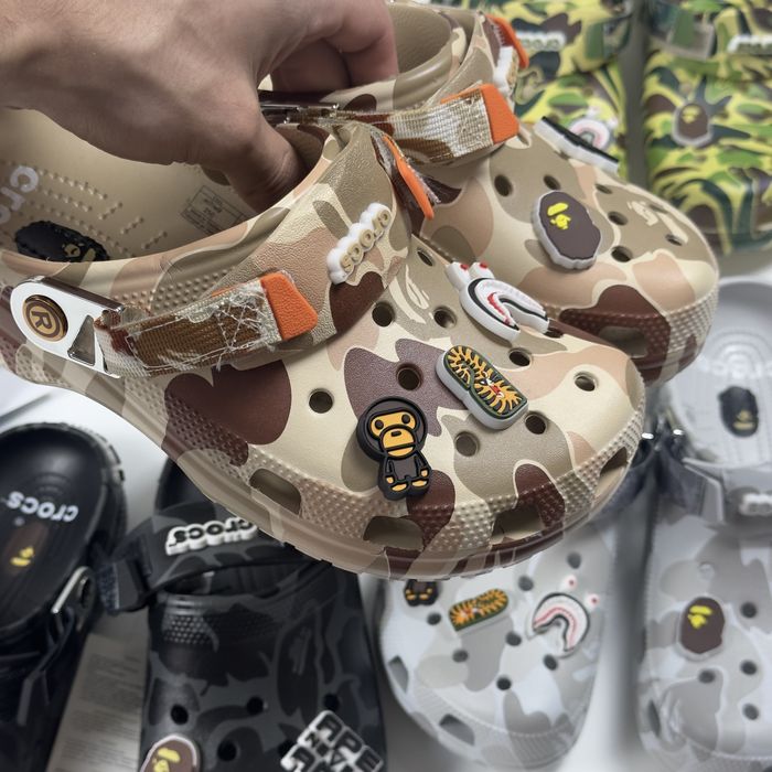 Тапки Crocs bape 36-45 крокс бейп тапочки джибітси в подарунок кроксы