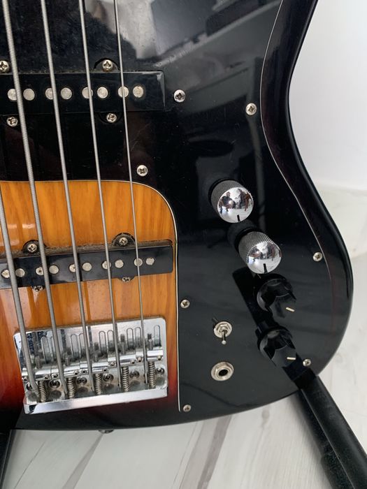 Baixo 5 cordas réplica Fender ativo / passivo