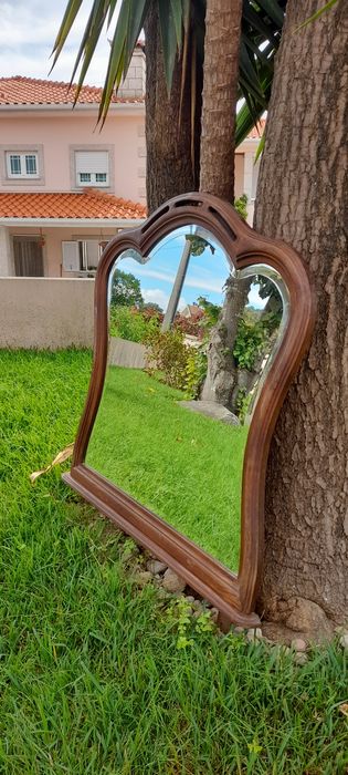 Espelho antigo em excelente estado.