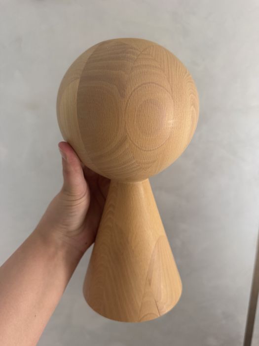 Manekin Glowa drewniana na czapki dla dzieci jak nowe do sklepu