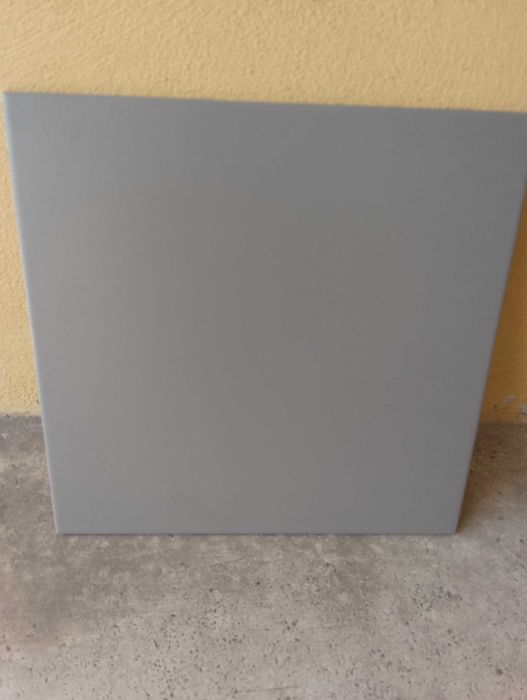 Pavimento de cor cinzento