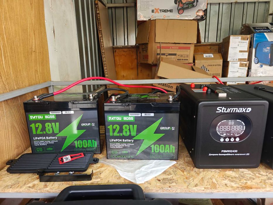 Інвертор Sturmax PSM951215 12-220В LED 1000 ВA з 100aH акумом LiFePo4