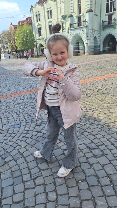 Джинси для дівчинки, широкі 134 розмір