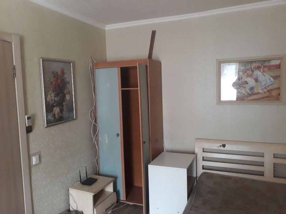 Сдам свою !!  гостинку. Гостинка с своим  санузлом, кунхей. На м. Ак.