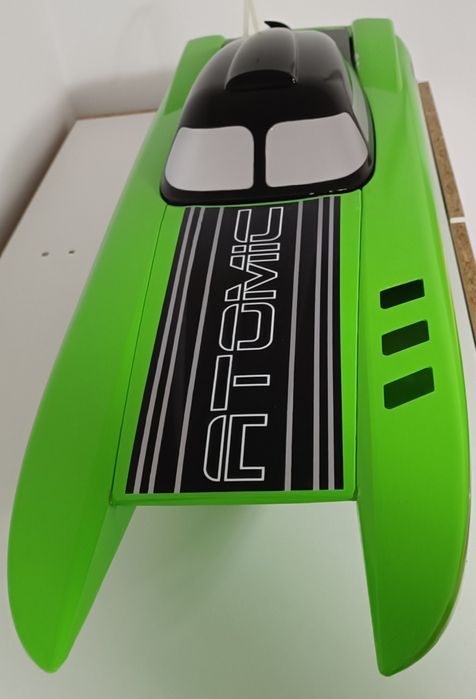 Barco telecomandado grande 85cm 2S-4S Lipo 75kmh antiviragem