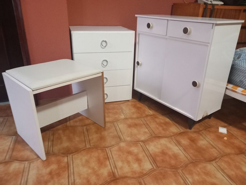 2 móveis + banco