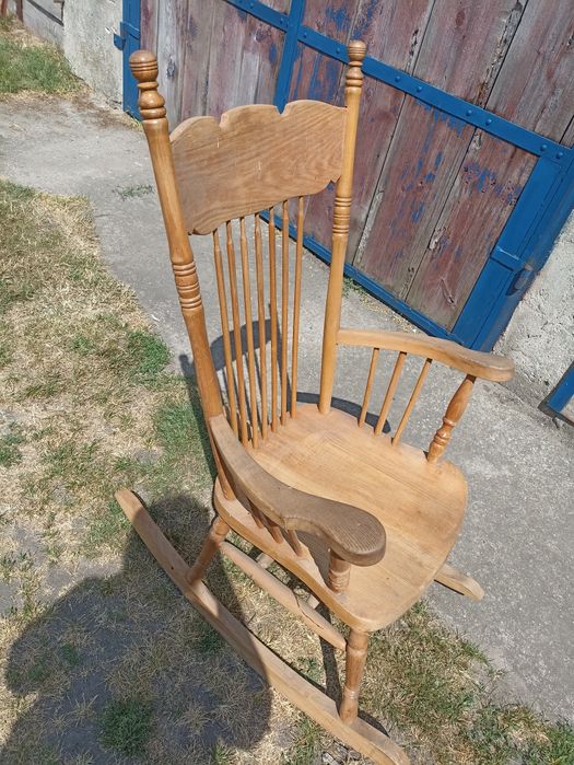 Fotel drewniany bujany