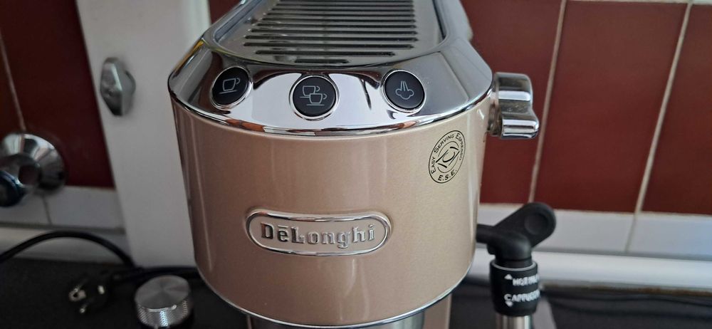 Máquina de Café Delonghi Dedica