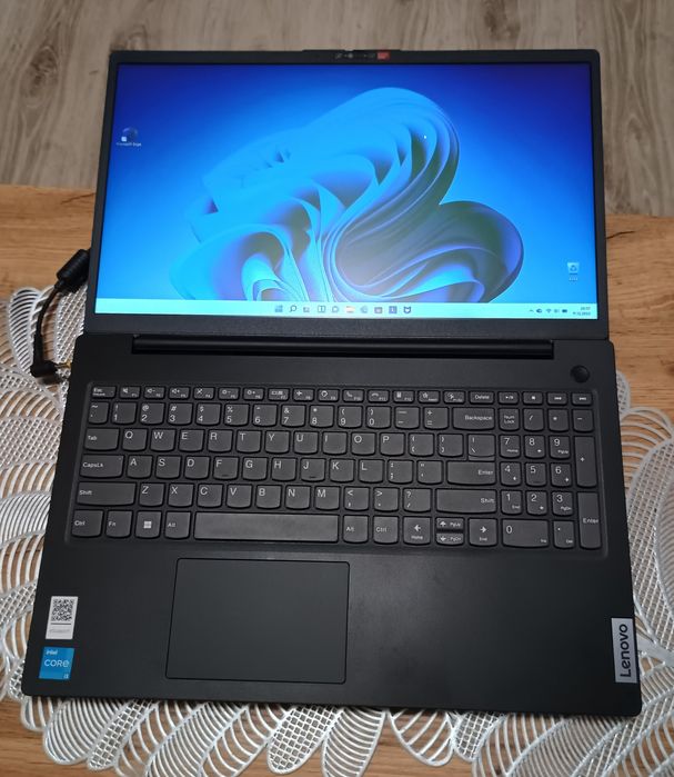 LAPTOP LENOVO V15 G3 I3/8 GB/256 GB, stan bardzo dobry