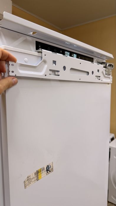 Вбудований холодильник Haier HATB 174 DE No Frost 177 см