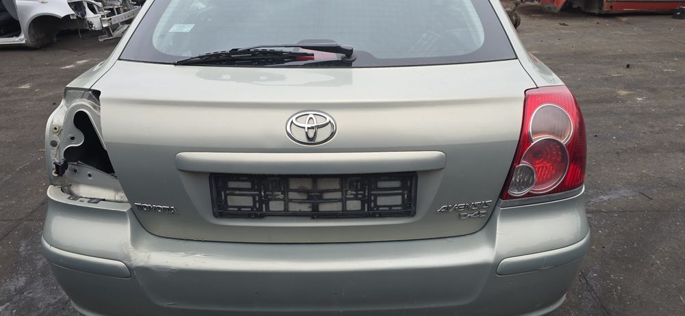Klapa bagażnika Toyota Avensis T25  6T1 2007 rok