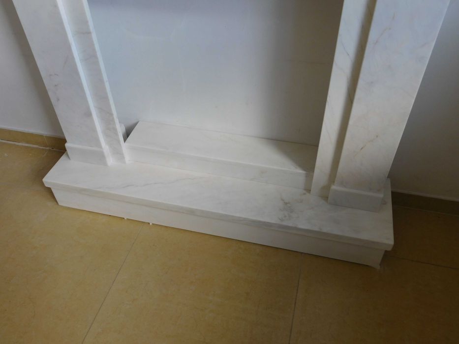 Marmurowy portal kominkowy obudowa marmurowa biała