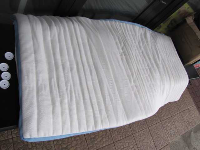Amazon nakładka na Materac Topper z paskami, 90 x 190 x 5 cm, biały