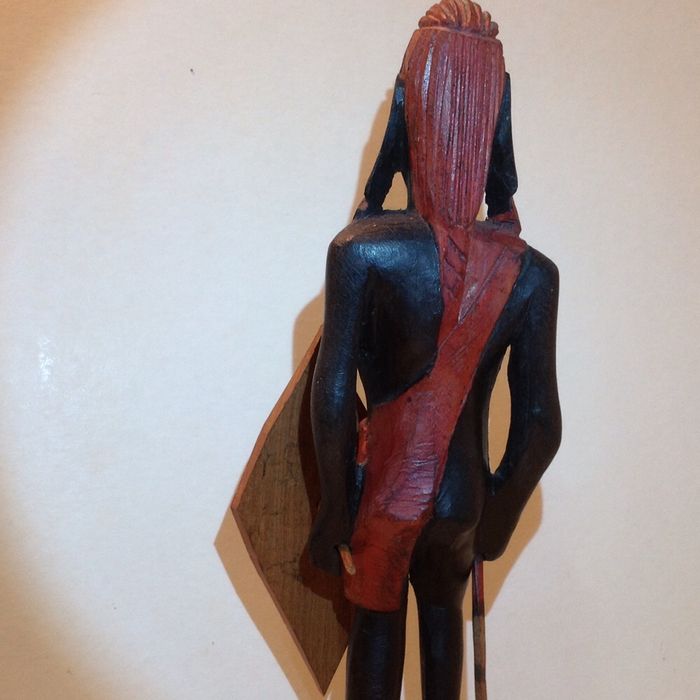 Estátua de Guerreiro Africano em Pau Preto Vintage