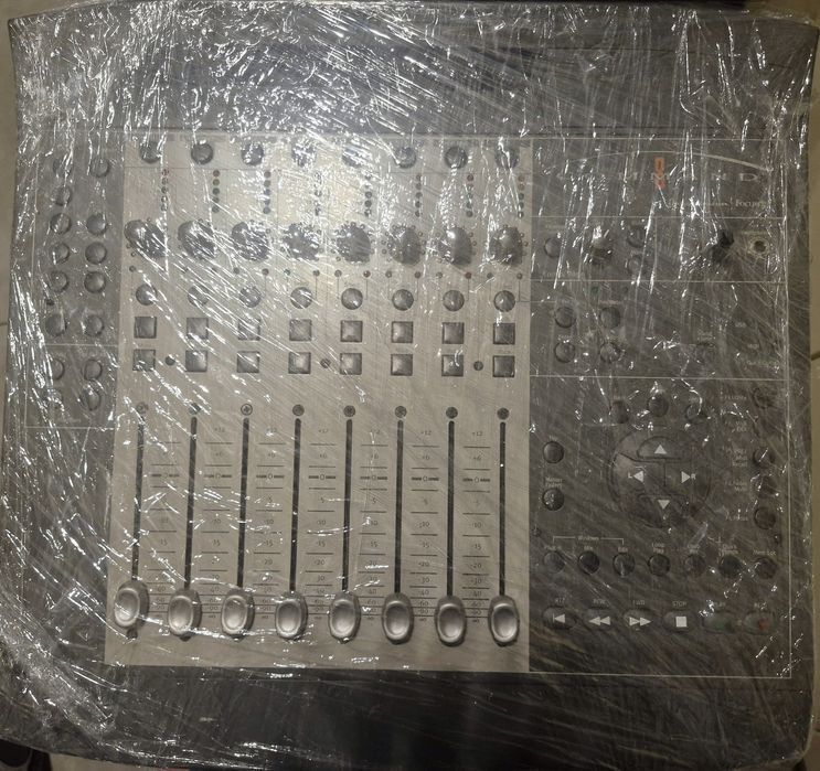 Mikser cyfrowy CoMMAnd /8 MC008