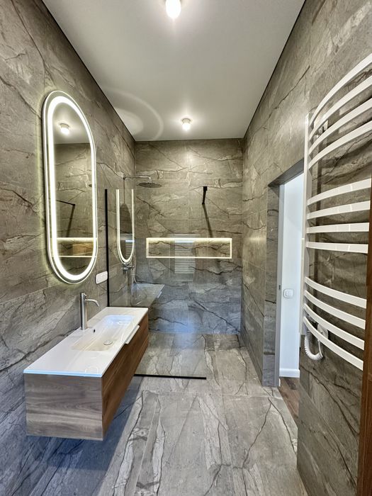 НОВИЙ одноповерховий будинок з дизайнерським ремонтом у закритому КМ !