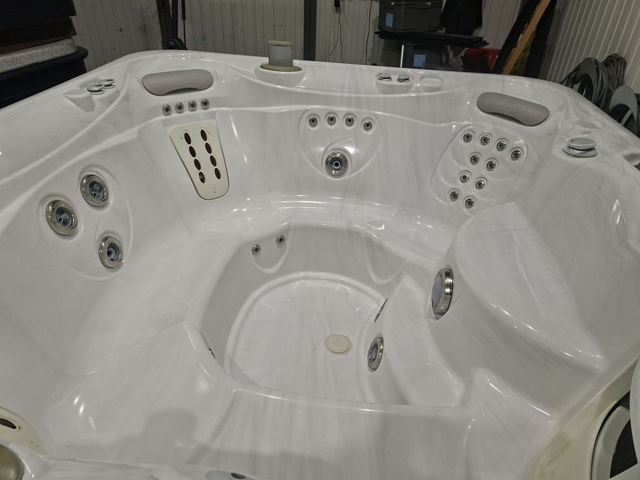 Jacuzzi ogrodowe hotspring