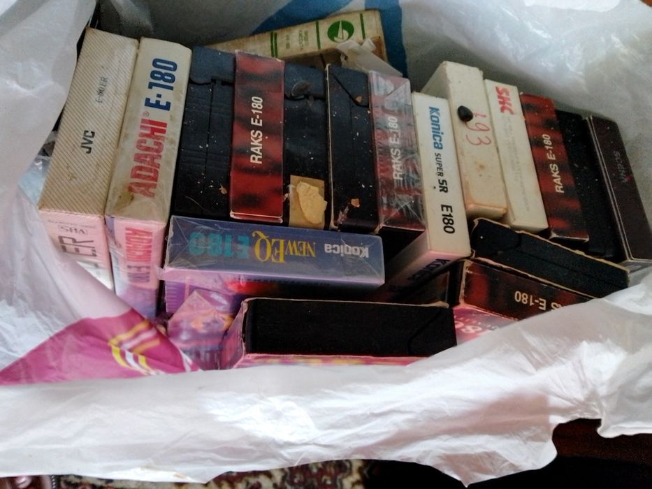 Видеокасети к видеомагнитофону, б/у