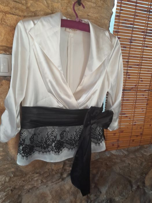 Camiseta de cerimonia "Pitti- Difusion." Numero é o 44.