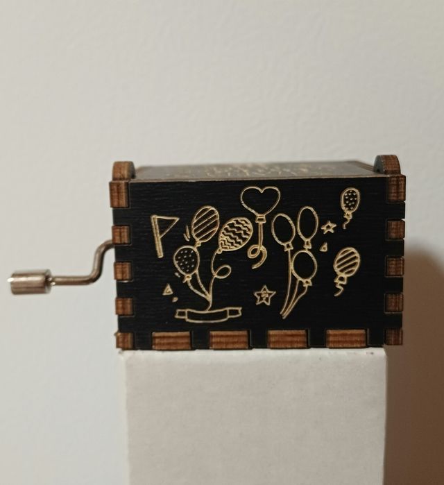 Музична шкатулка з днем народження