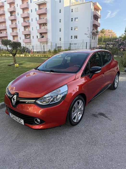Clio Tce 0.9 Turbo• Red Interior Touch Pack • Hands Free • Ecran • Camera de Ré • Keyless Entry • Keyless Start • Poucos Km • IPO 7/27 • Revisado