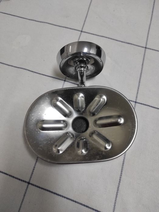 Bidé da marca roca, torneira,  toalheiro e saboneteira