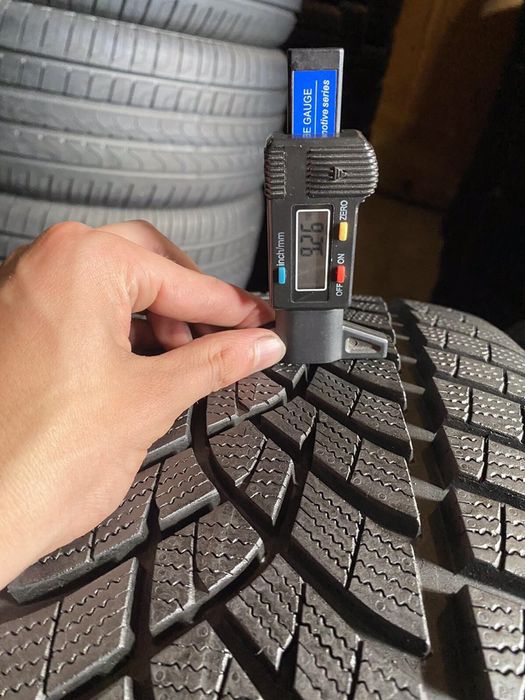 255/40/20 R20 Goodyear Ultra Grip Perfomance GEN1 4шт зима