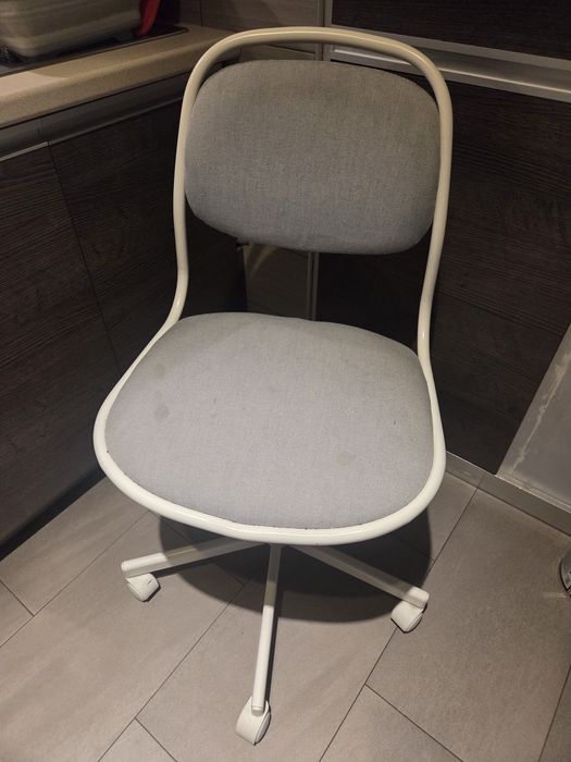 Dwa krzesła Ikea Orfjall obrotowe do biurka, dorosły i dziecko
