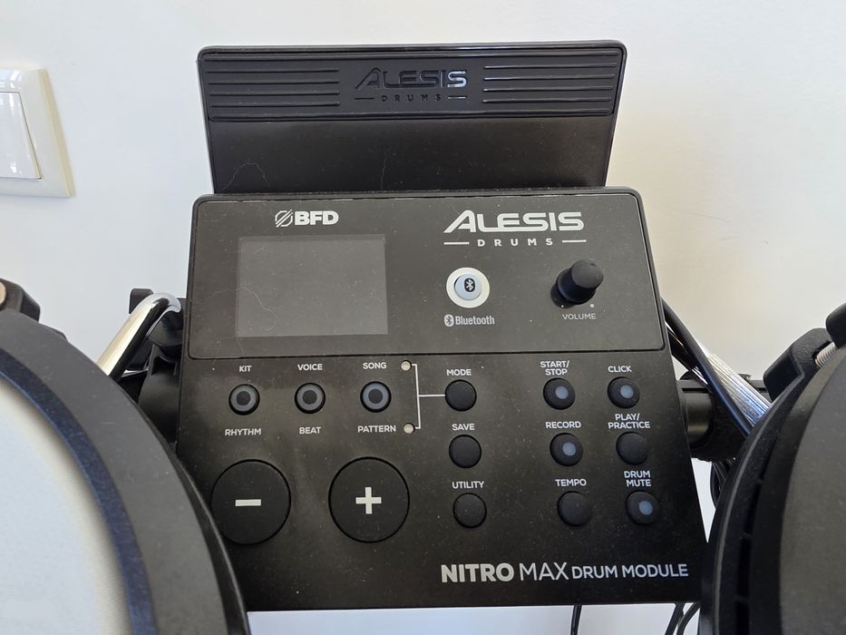 Bateria Alesis Nitro Max