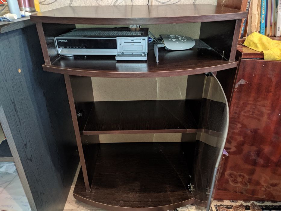 Продам тумбу под телевизор