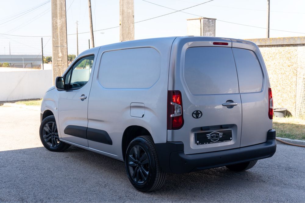Toyota ProAce City 1.5 D-4D L1 (Garantia total até 2029/08) - (Desde 220€/mês financiamento)