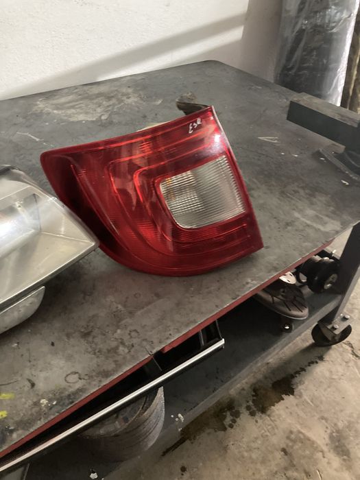 Farol - Farolim Skoda Superb