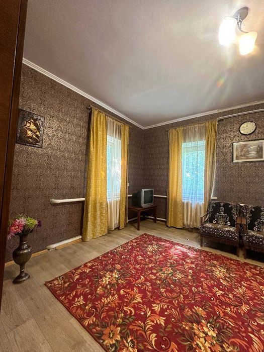 Продаж 1/2 частини будинку в с.Анисів з ремонтом та 7 сотками землі!
