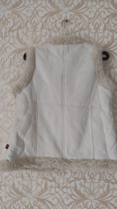 Теплая меховая жилетка на девочку рост 146 см