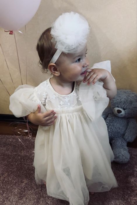 Сукня пишна.
