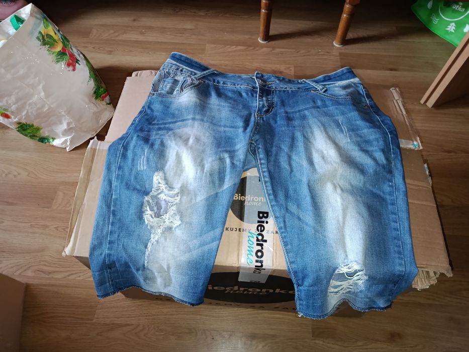 Spodenki dżinsowe z rozdarciami damskie