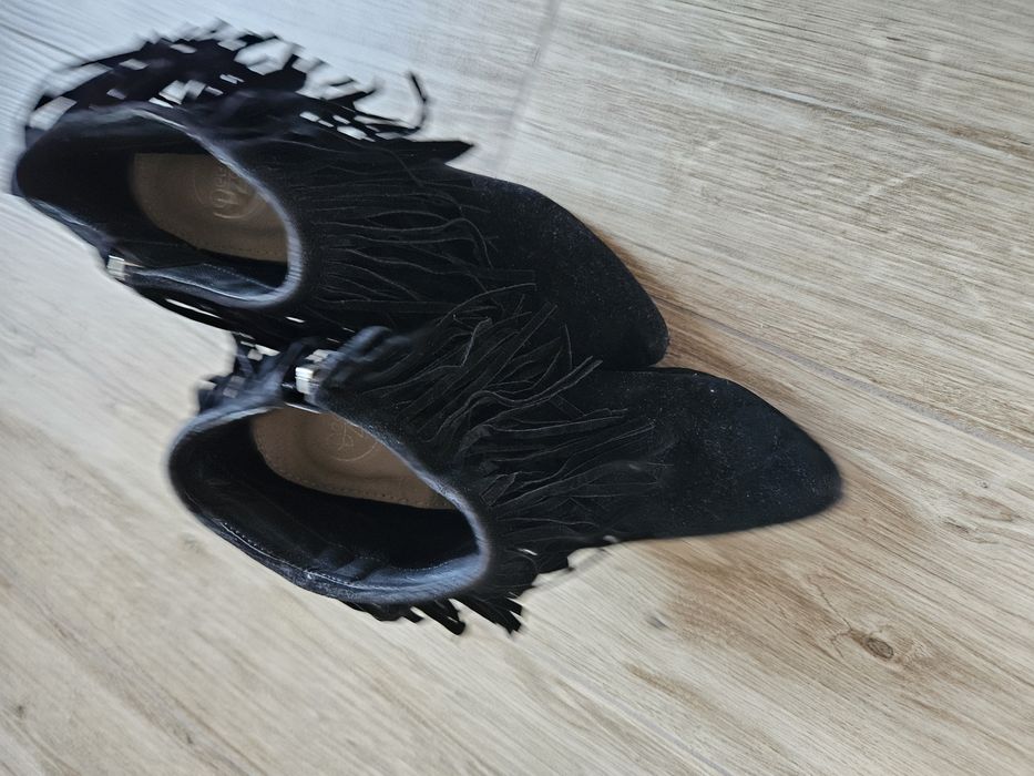 Botki z frędzelkami