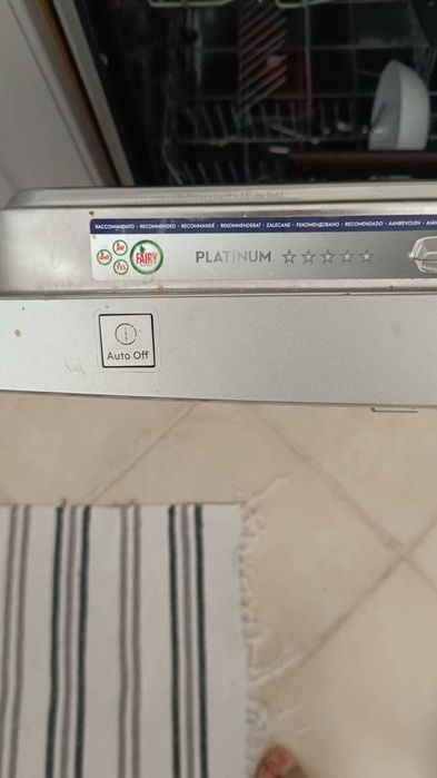 vendo fogão a gás, máquina de lavar loiça com secagem e frigorifico americano
