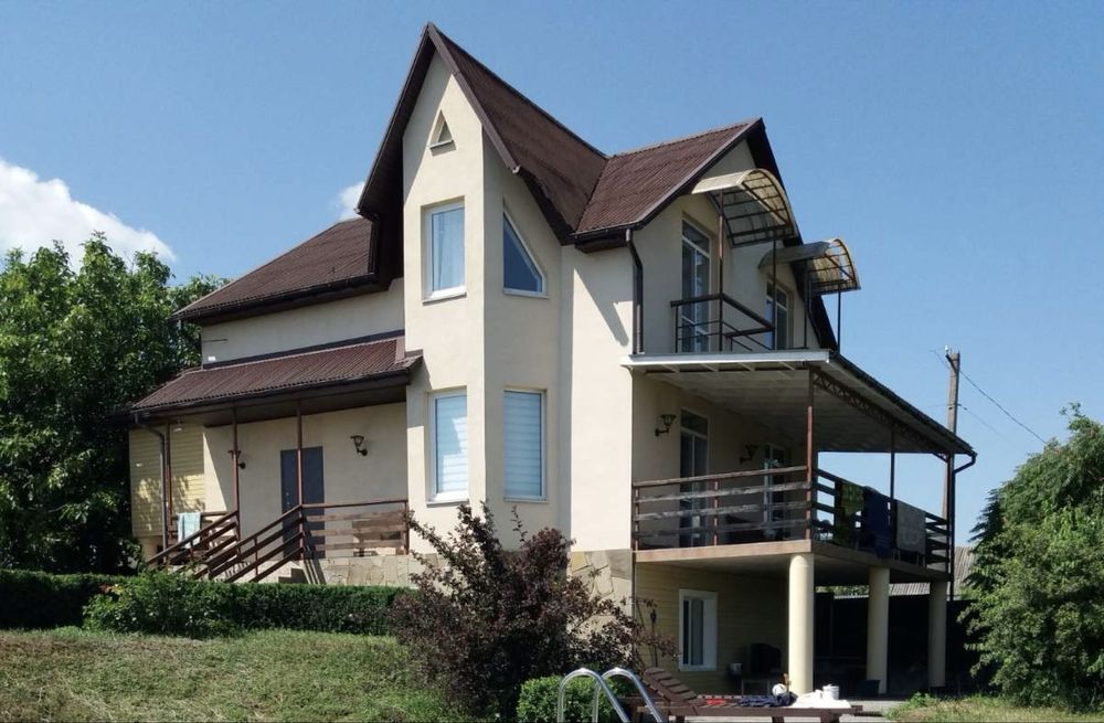 Здам в оренду перший поверх будинку в с. Гребінки