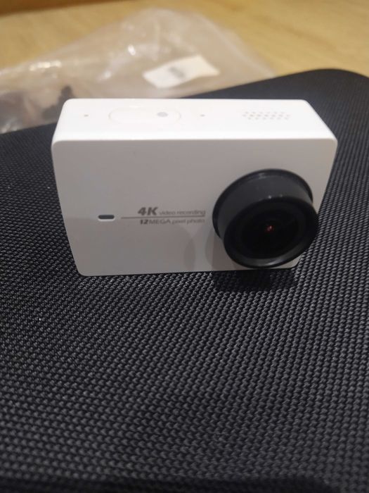 Câmera de ação Xiaomi YI 4K com acessórios extras