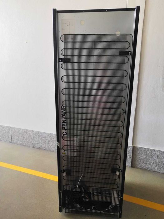 Vitrine armário vertical refrig, bebidas laticinios ou charcutaria.