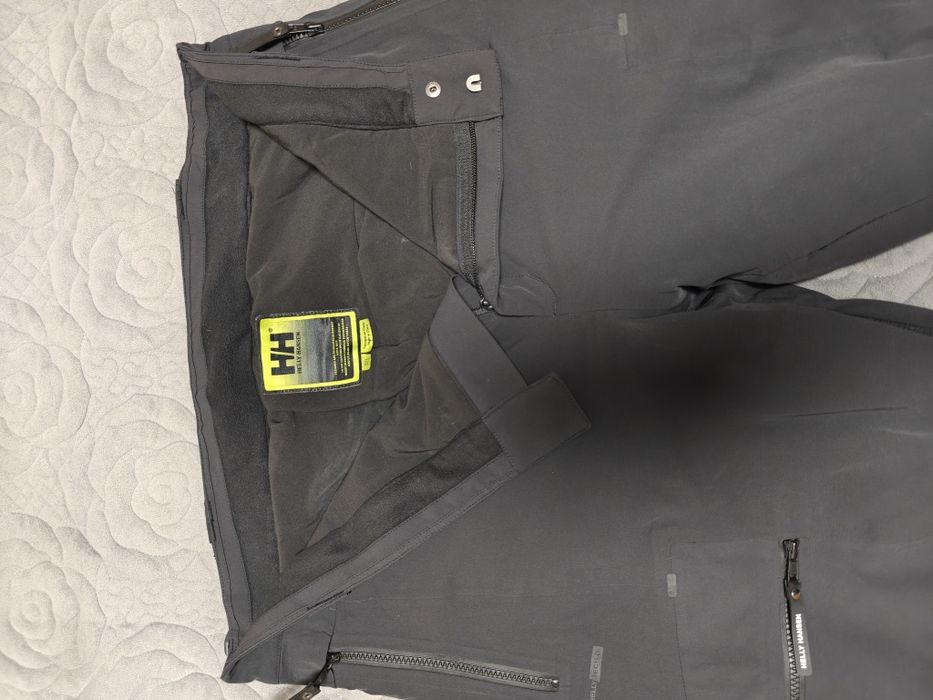 Оригінальні лижні штани Helly Hansen.