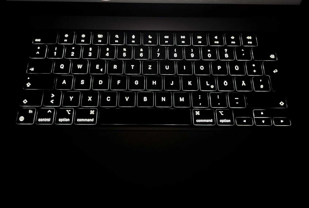 MacBook Pro 16,2" M2 Max | 32gb 1TB SSD | 12c CPU 38c GPU | 85% Pojemności